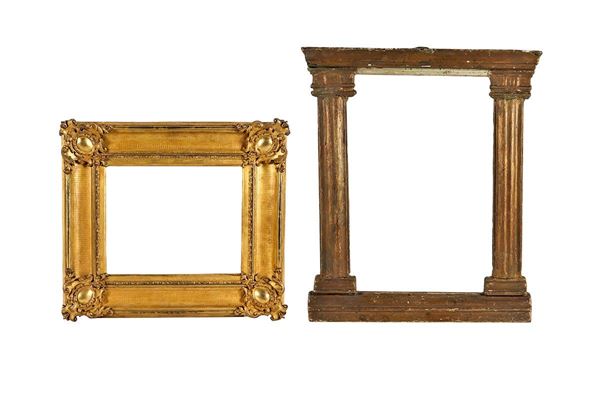 Lot of two small frames in gilded wood, one in the shape of a temple and the other rectangular with carved corners