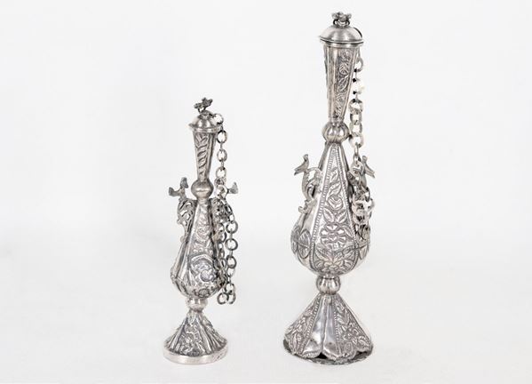 Lot of two oriental perfume holders in chiseled and embossed silver gr. 350