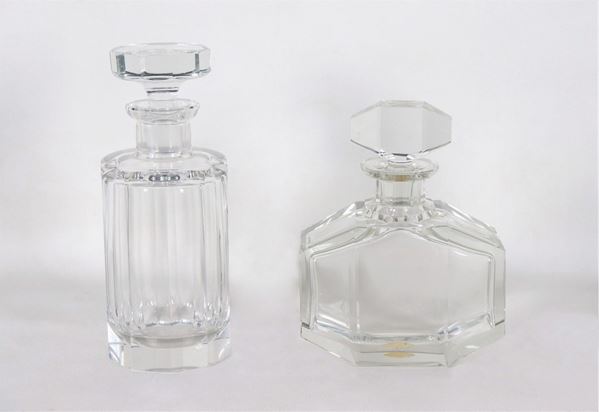 Due bottiglie da liquore in cristallo lavorato