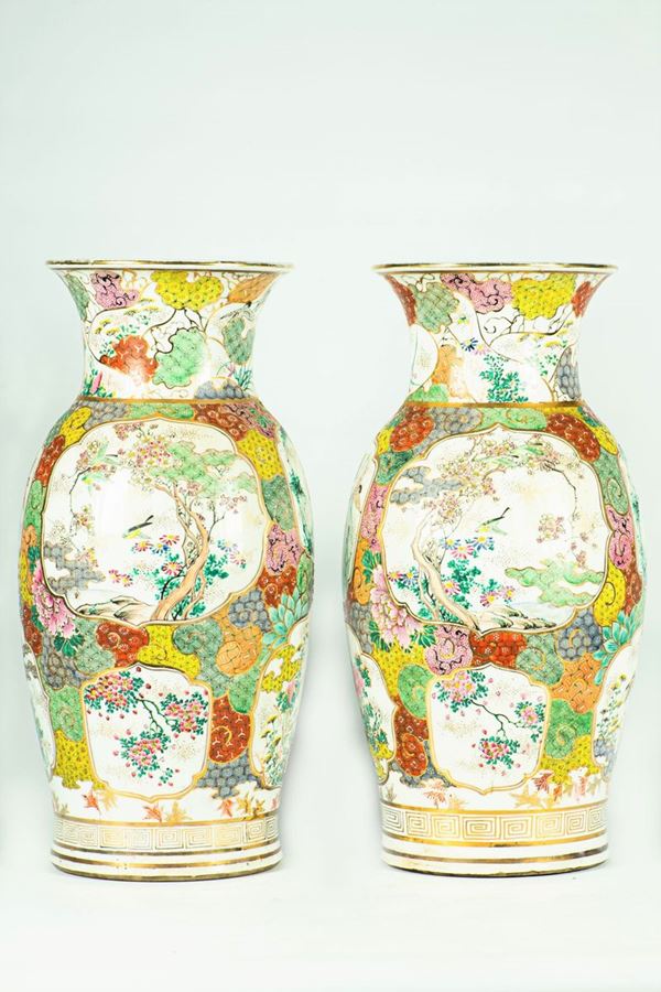 Coppia di Vasi in porcellana Periodo Meiji