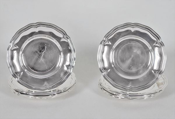 Ten round silver plates with ribbed and embossed edge gr. 1150
