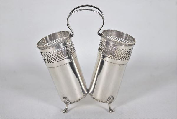 Double breadstick holder in chiseled and perforated silver with handle and four lion feet gr. 250