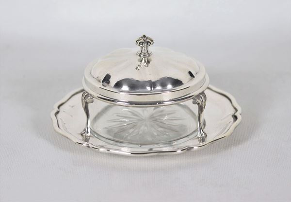 Cheese bowl in chiseled and embossed silver with crystal tray gr. 320
