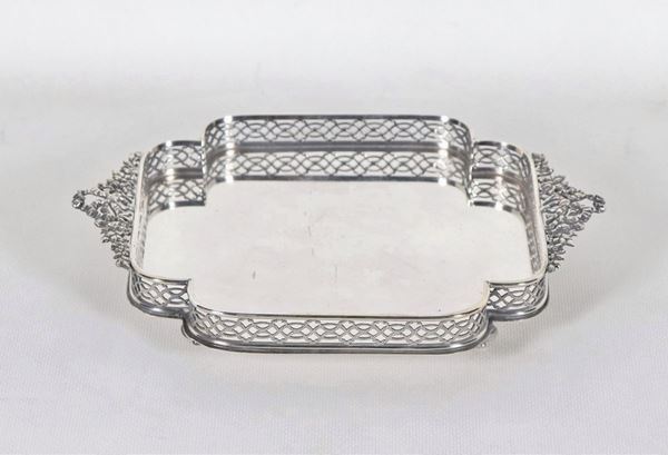Antique silver bonbon holder in a shaped square shape with embossed and chiseled handles with Louis XVI motifs, perforated railing and four ball feet gr. 310