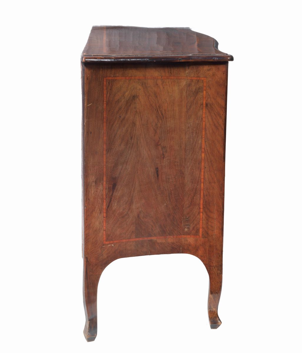 Cassettone ligure Luigi XV in palissandro e noce con filettature intarsiate in bois de rose