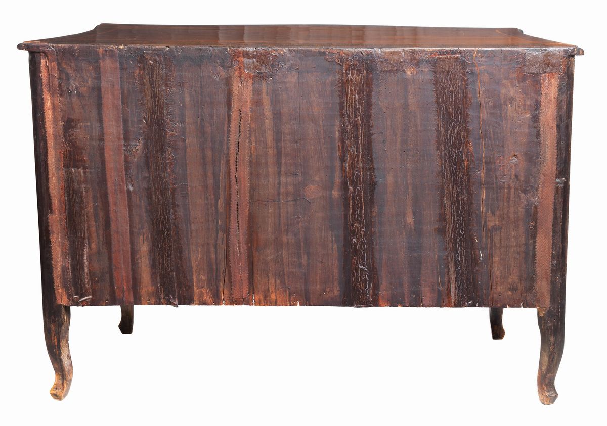 Cassettone ligure Luigi XV in palissandro e noce con filettature intarsiate in bois de rose