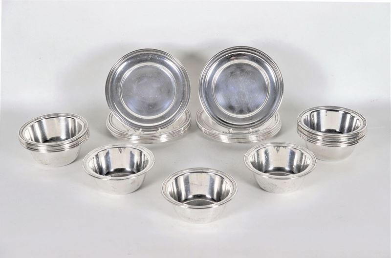 Lotto di dodici coppe con piattini per gelato in argento con bordi sbalzati (24 pz) gr. 3110