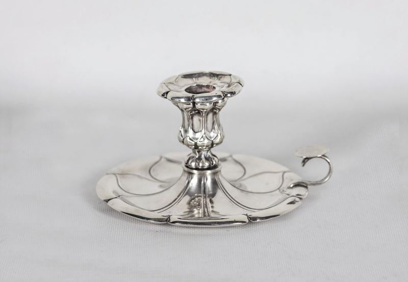 Bugia in argento cesellato e sbalzato gr. 210