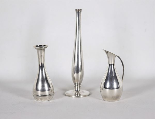 Silver lot of a small amphora and two flower pots gr. 230