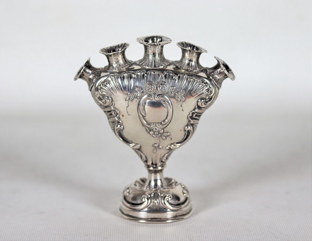 Piccola tulipaniera in argento gr. 120
