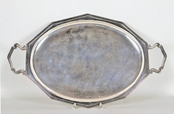 Shaped oval-shaped silver tray with two handles gr. 1290