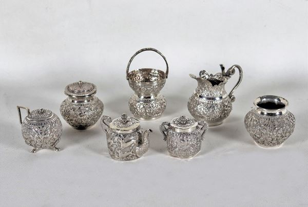 Lot of seven models in oriental silver gr. 490
