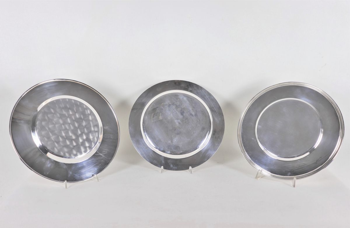 Lotto di tre piatti da portata in metallo argentato