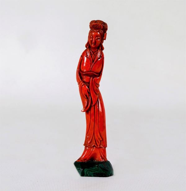 Chinese coral sculpture "Courtesan with draped robes", base in malachite Qing dynasty, also known as Manchu-Qing dynasty