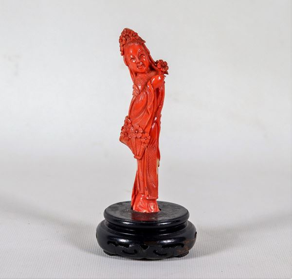 Chinese coral sculpture "Courtesan with basket of flowers" Qing Dynasty, also known as Manchu-Qing Dynasty