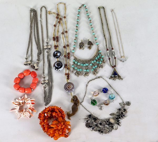 Lot of costume jewelery