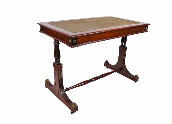 French center table in mahogany of the Louis XVI line