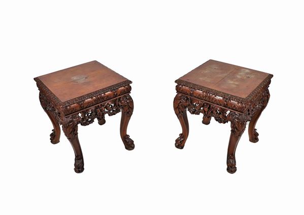 Coppia di sgabelli quadrati in noce  - Asta Asta a Tempo FINE ART e Arredi di Casale in Maremma e Collezioni private. - Gelardini Aste Casa d'Aste Roma