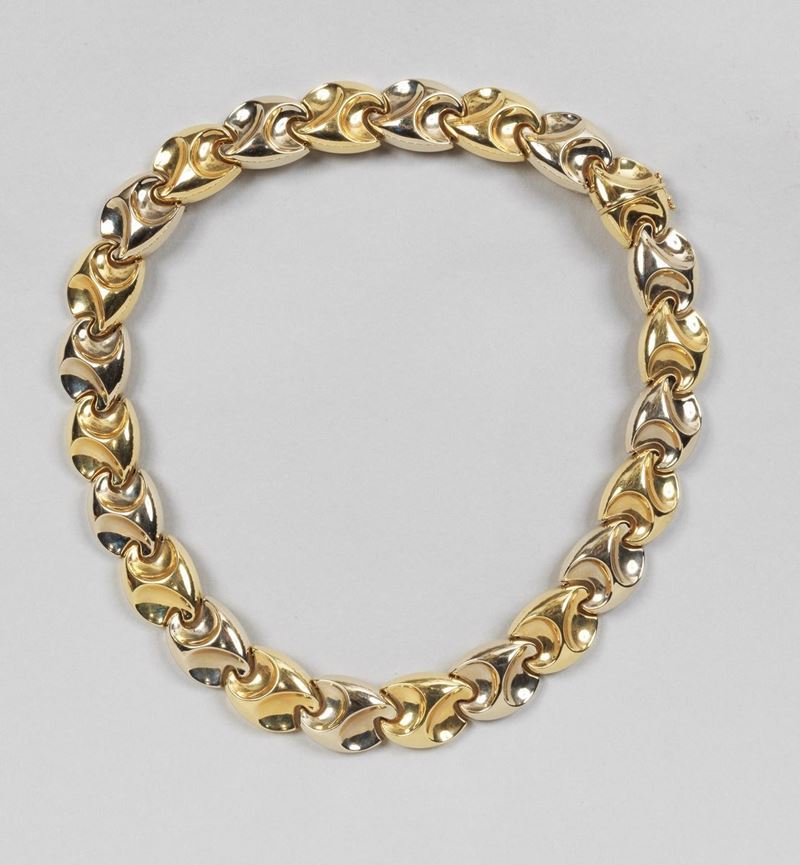 Girocollo in oro giallo 750 a maglie snodate modulari. Gr. 105 circa.