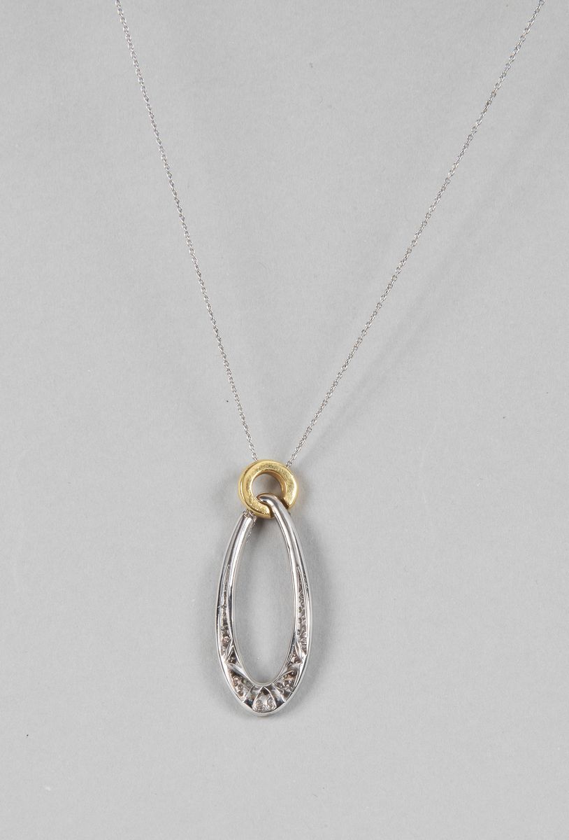 Catenina girocollo in oro bianco 750 con pendente ovale in oro bianco e oro giallo con pavè di di...