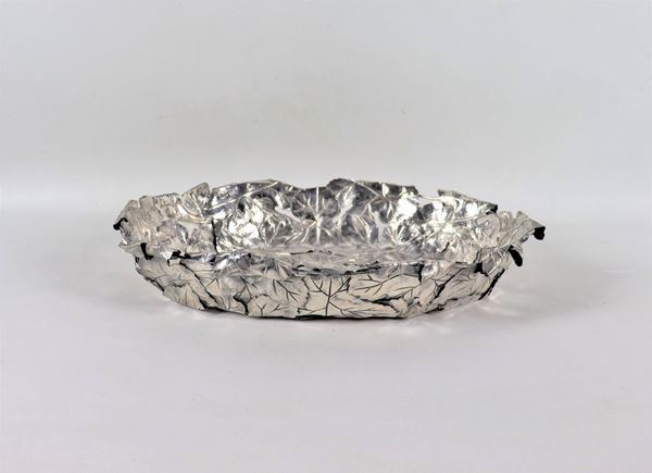 Cesto ovale in argento lavorato a foglie sovrapposte gr. 1080