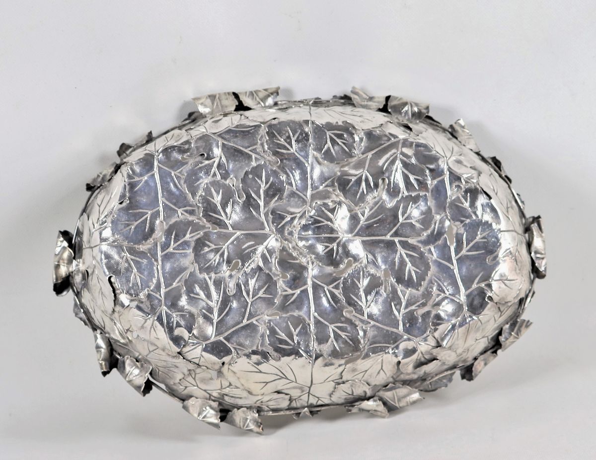 Cesto ovale in argento lavorato a foglie sovrapposte gr. 1080