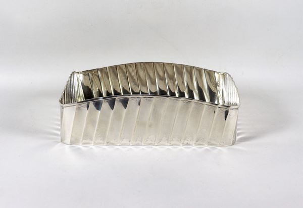 Rectangular centerpiece in silver title 925 with chiseled and podded edge gr. 990