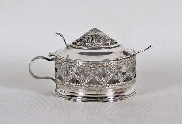 Round cheese bowl in chiseled and embossed silver with Empire motifs with crystal bowl and teaspoon gr. 85