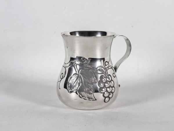 Silver jug for wine with chiseled and embossed bunch of grapes gr. 395