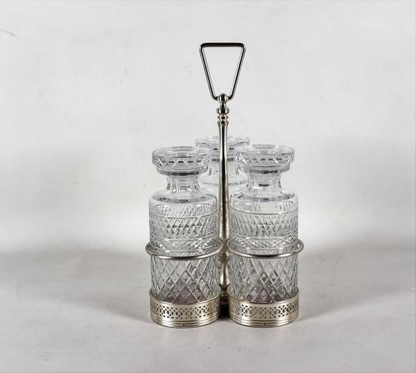 Tantalus in metallo argentato con tre bottiglie da liquore in cristallo lavorato a punta di diamante