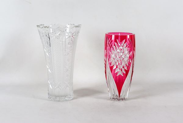 Lotto di due vasi portafiori in cristallo lavorato a punta di diamante