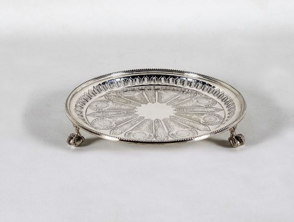 Antique small round shaped sheffield salver with perforated edge and engraved bottom, supported by three feet