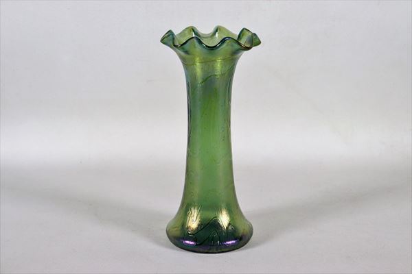 French Liberty vase in green mother-of-pearl glass with scalloped edge