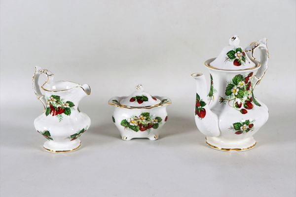 Servizio da tè inglese in porcellana Hammersley con decorazioni policrome a mazzetti di fiori e fragole (3 pz)