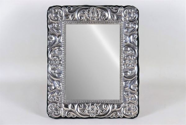 Large table frame in silver title 925 entirely chiseled and embossed with floral scrolls