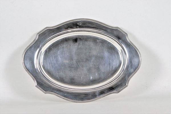 Piccolo vassoio ovale in argento Sterling 925 con bordo sagomato e sbalzato gr. 545