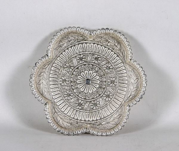 Centerpiece in pure silver filigree in a shaped round shape gr. 590