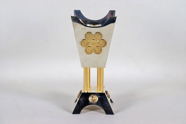 Oriental incense holder in silvered and gilded metal with flowered rosettes and coats of arms of the Emirate of Qatar