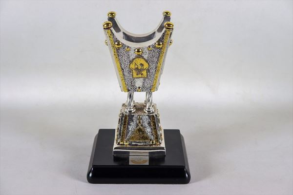 Oriental sculpture covered in silver title 925 with embossed coats of arms of the Emirate of Qatar