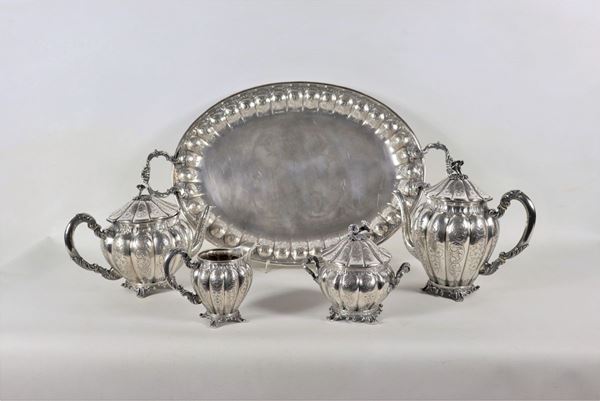 Tea and coffee service in chiseled and embossed silver with Louis XV motifs (5 pcs) gr. 5510