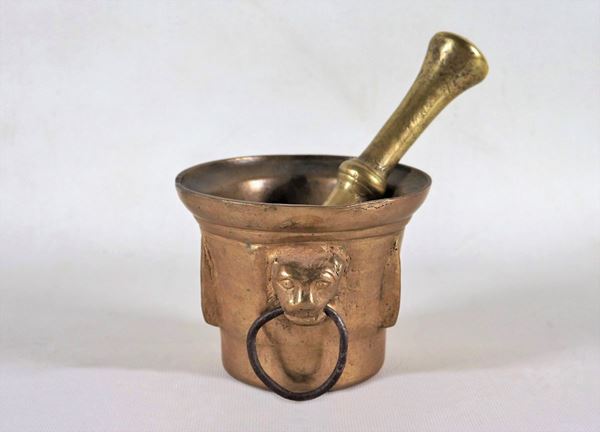 Mortaio in bronzo con pestello