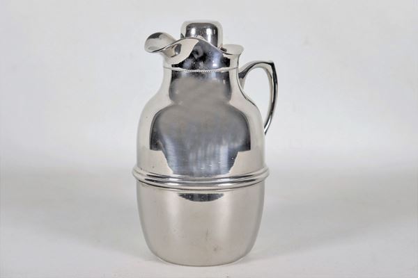 Thermo jug in silver metal