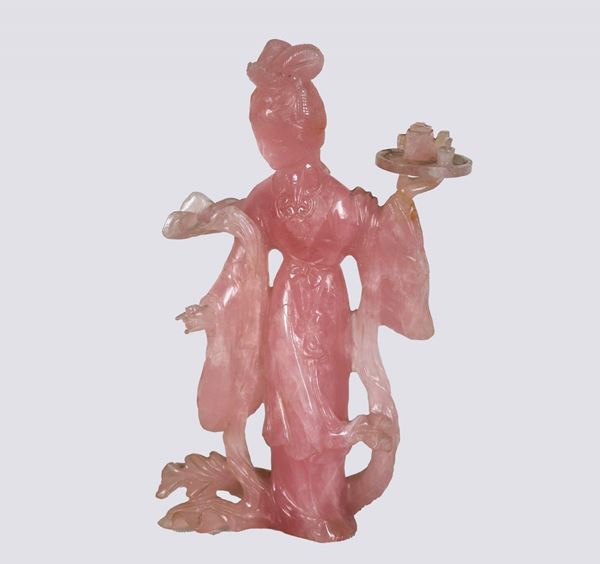 Scultura cinese in quarzo rosa "Cortigiana"