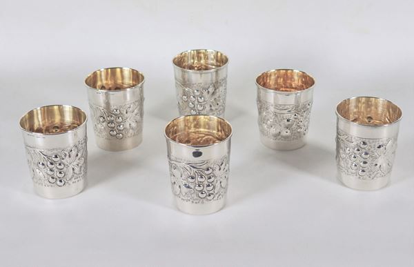 Lot of six silver glasses, embossed and chiseled with motifs of branches and bunches of grapes, inside in vermeil, gr. 720