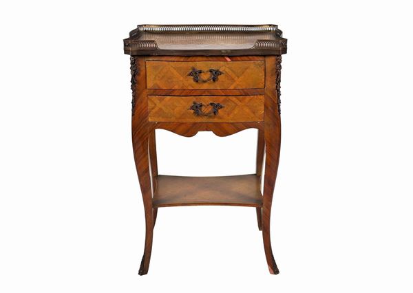 French Gueridon of the Louis XVI line in bois de rose, with marqueterie inlays and railing on the top