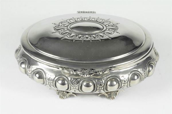 Jewelery box in silver metal