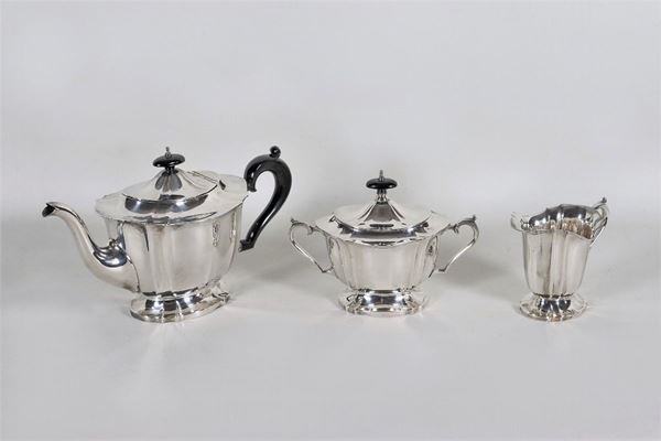 Servizio da tè in argento sbalzato e cesellato, (3 pz) gr. 1350