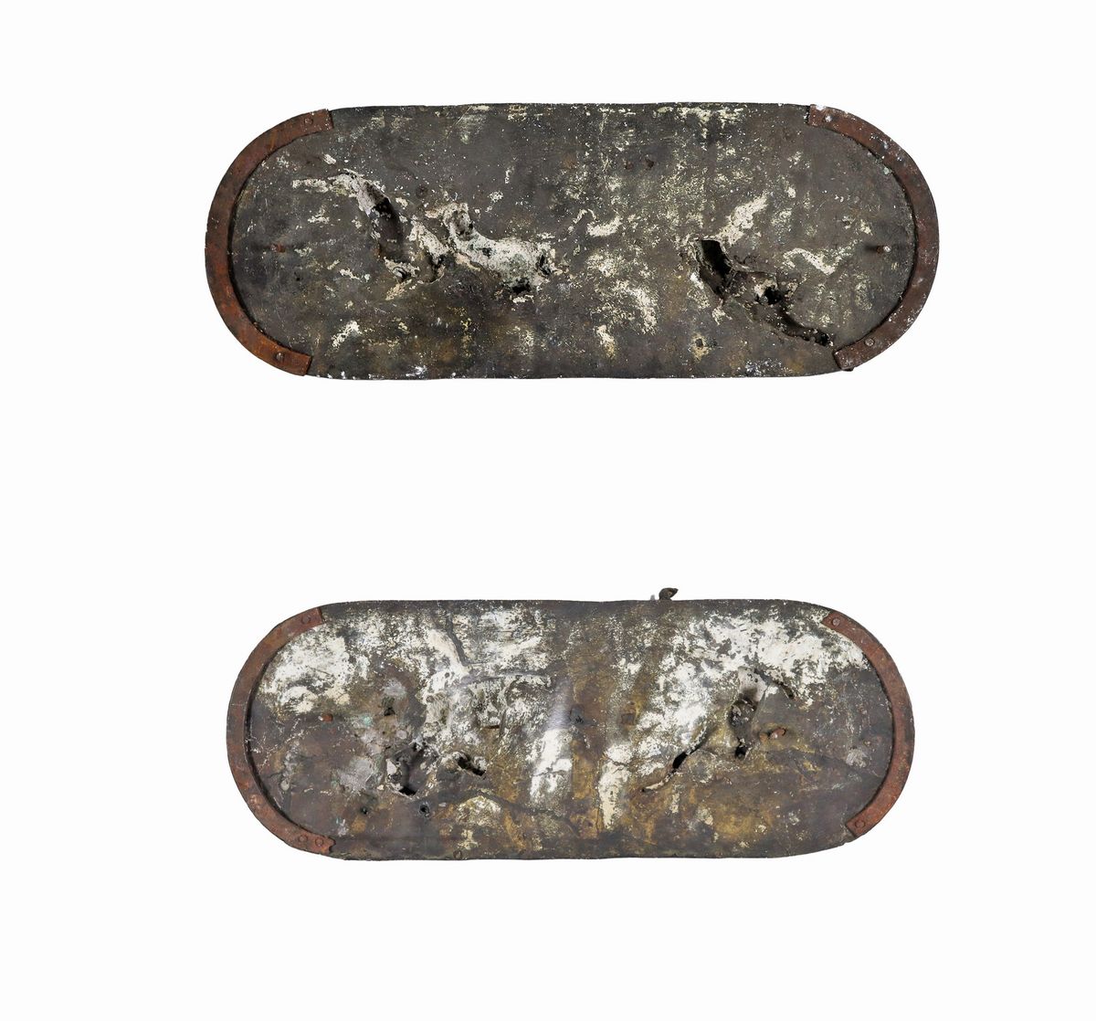 Coppia di placche francesi ovali in metallo bronzato "Allegorie di putti e amorini"