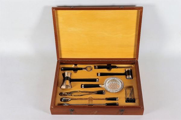 Cocktail set with mahogany wood case (14 pcs)