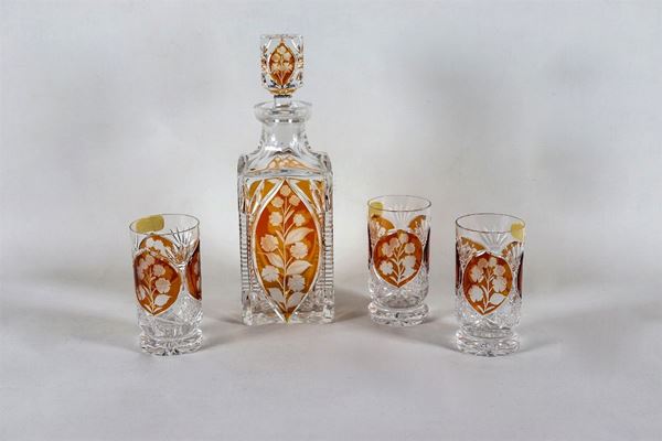 Set da liquore in cristallo lavorato a motivi floreali su fondo color ambra (4 pz)